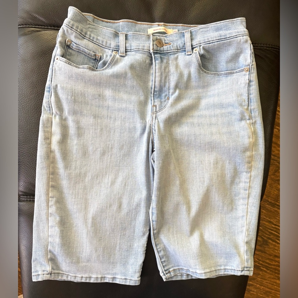 Levi's Classic Denim Jeans Shorts Light Wash Stretch Size 28
